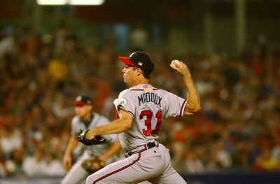 New York Mets vs Atlanta Braves. Braves pitcher Greg Maddux