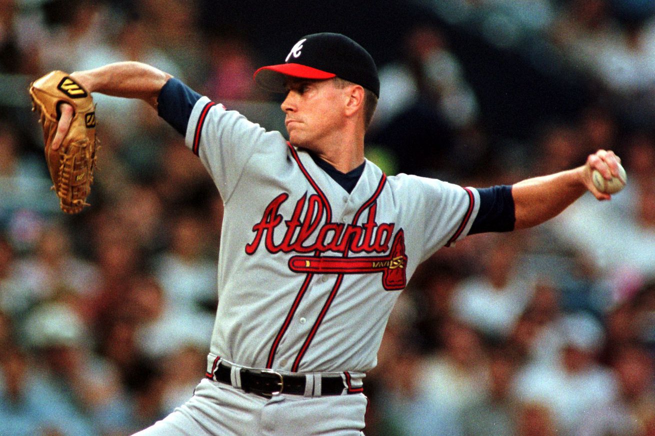 Atlanta Braves starting pitcher Tom Glavine throws