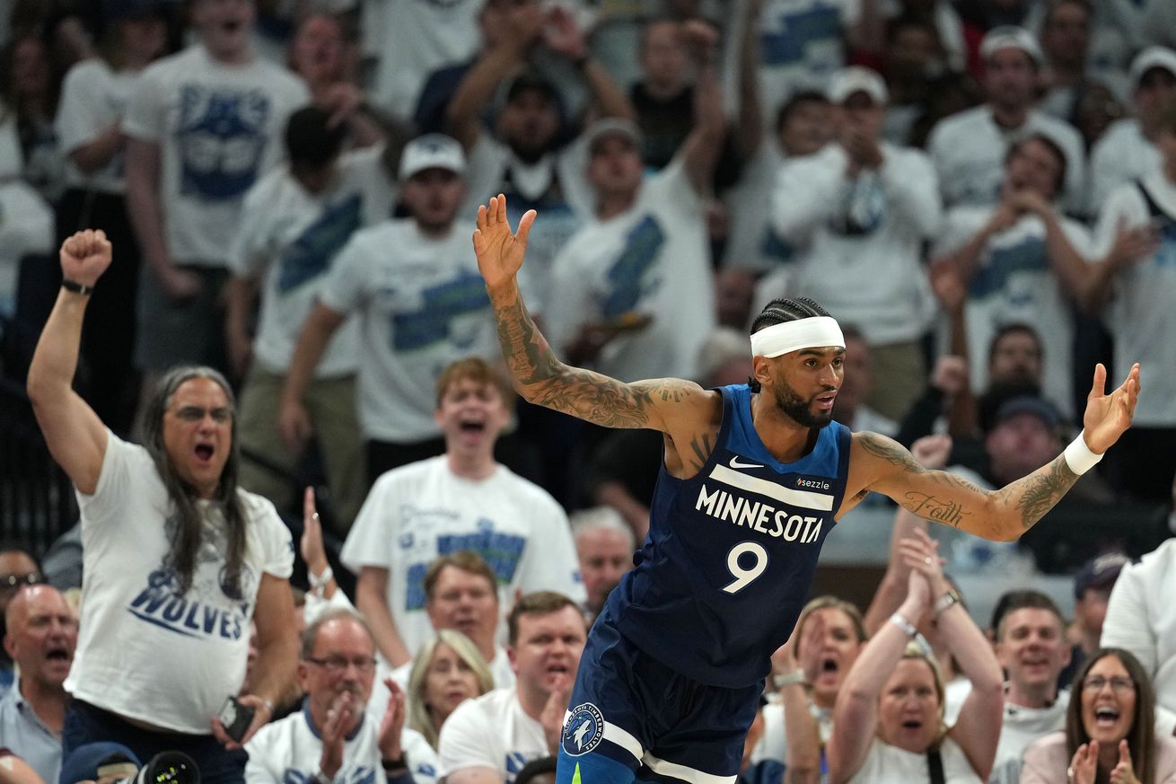 NBA: Playoffs-Oklahoma City Thunder at Minnesota Timberwolves