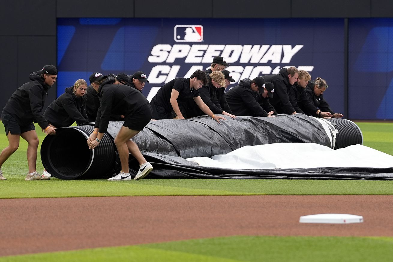 MLB Speedway Classic: Atlanta Braves v Cincinnati Reds