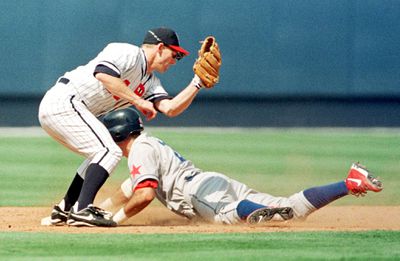 St. Louis Cardinals Placido Polanco (R) beat the t